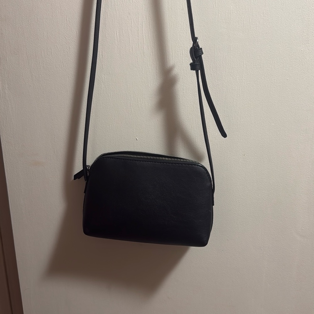 Universal Thread Black Crossbody Bag